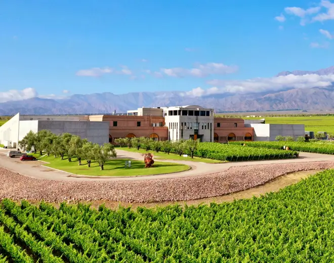 Bodega Monteviejo, en Valle de Uco, Mendoza Bodega Monteviejo, en Valle de Uco, Mendoza